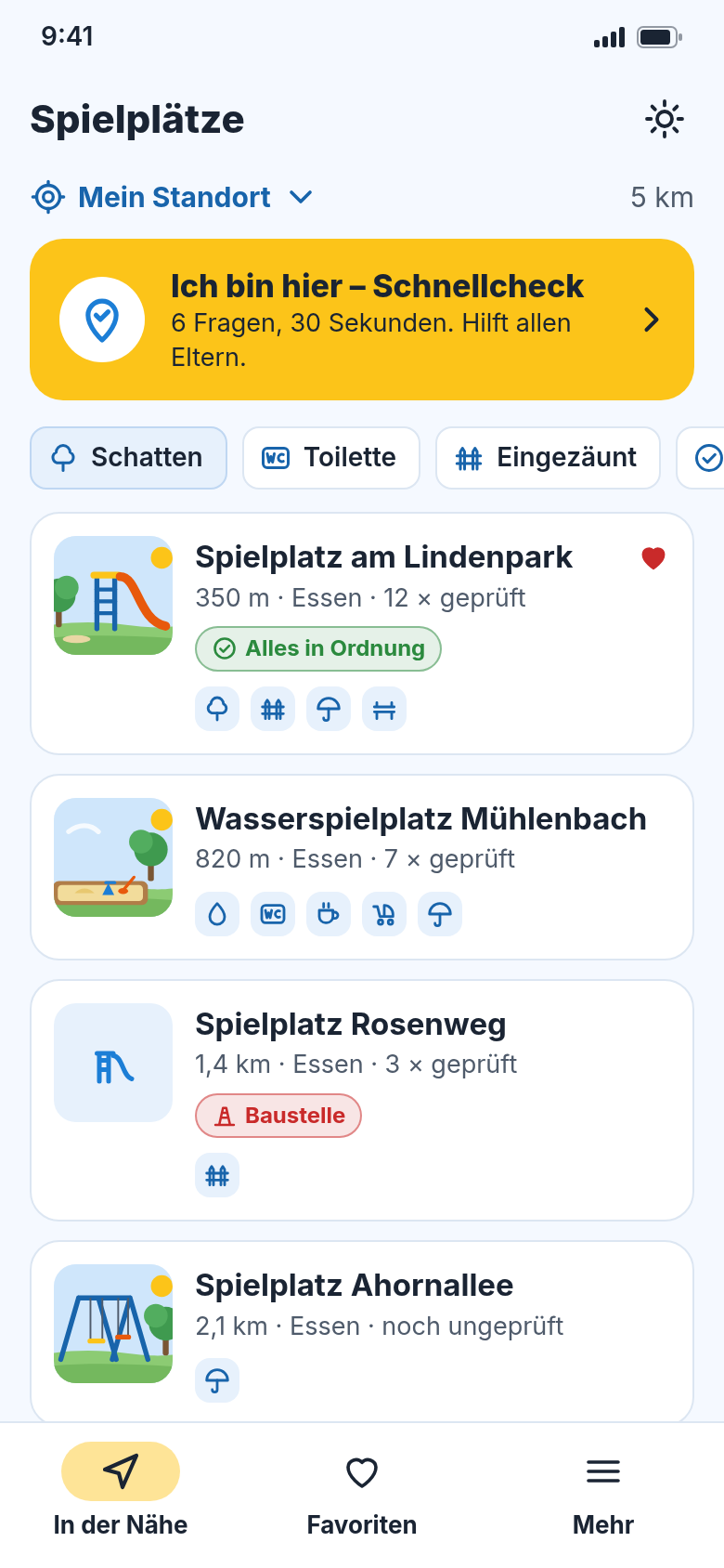 Liste der Spielplätze nach Entfernung mit gelber Schaltfläche „Ich bin hier – Schnellcheck“, Filtern für Schatten, Toilette und Zaun sowie Zustandsmeldungen wie „Baustelle“